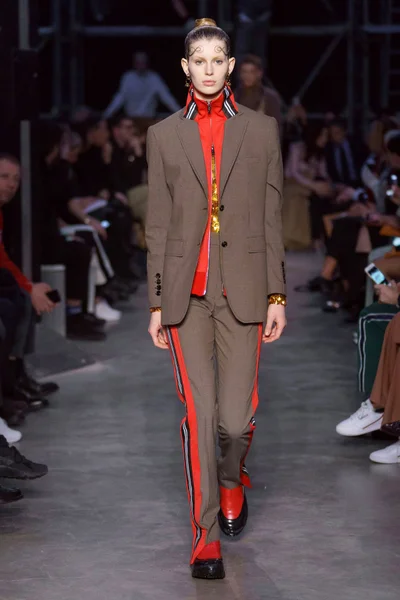Look 25